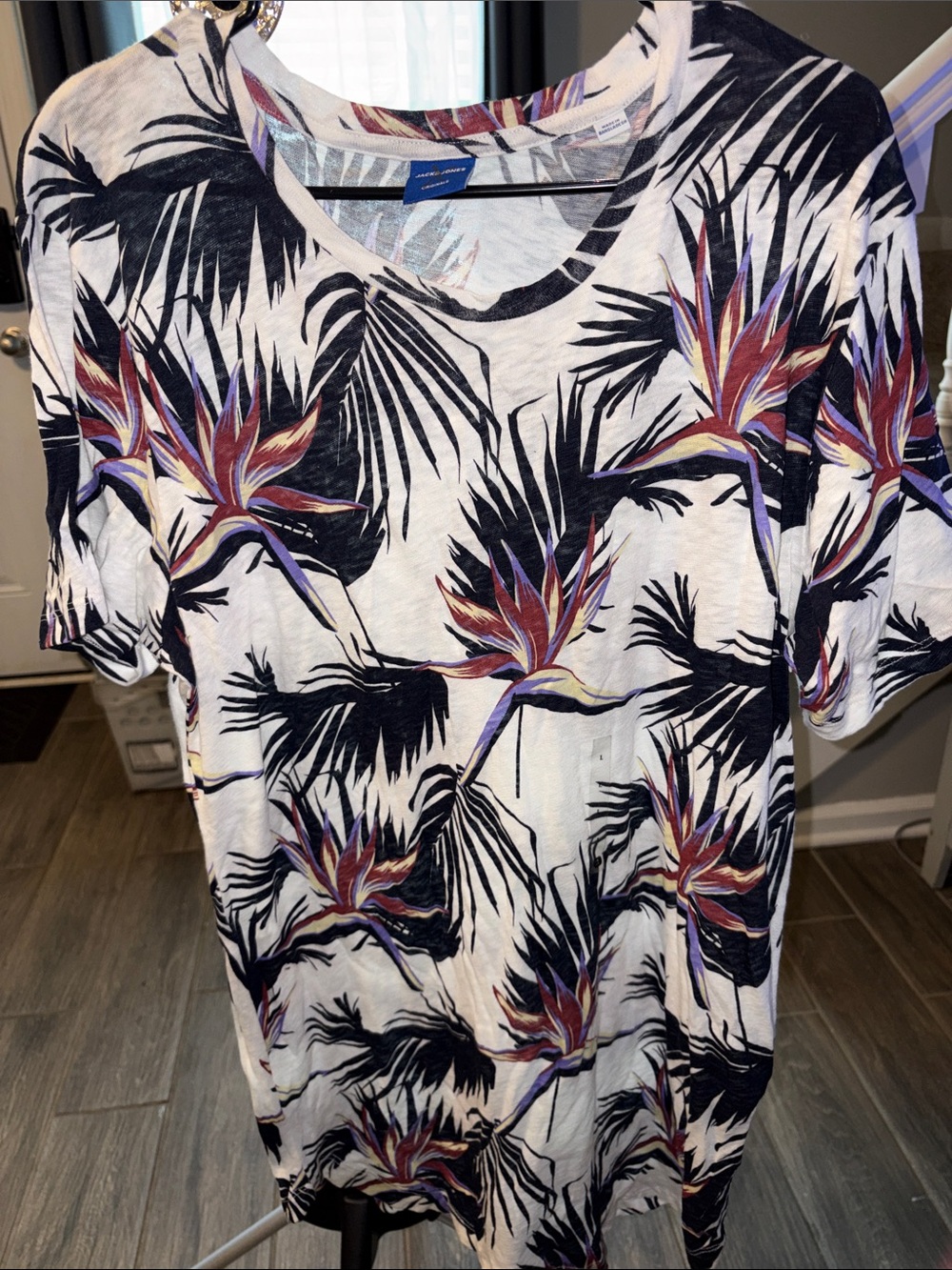 Jack & Jones Tropical Floral Short Sleeve Tee in White Large